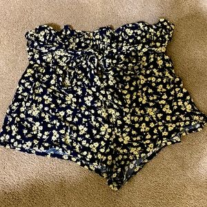 Never worn high cinched waist floral shorts with super cute tie that goes around